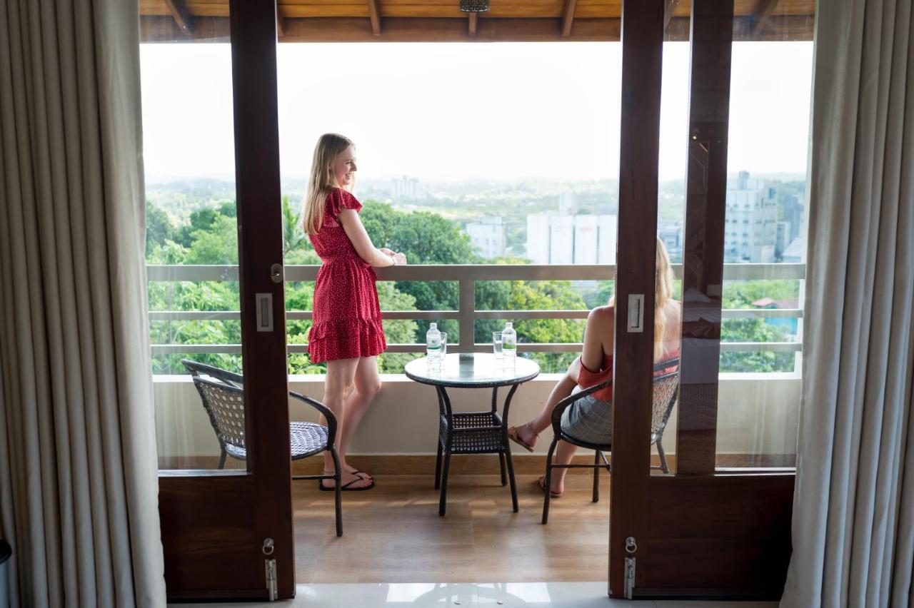 Mount Rich Rumassala Hotel อูนาวาตูนา ภายนอก รูปภาพ