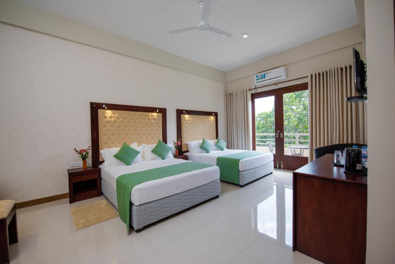 Mount Rich Rumassala Hotel อูนาวาตูนา ภายนอก รูปภาพ