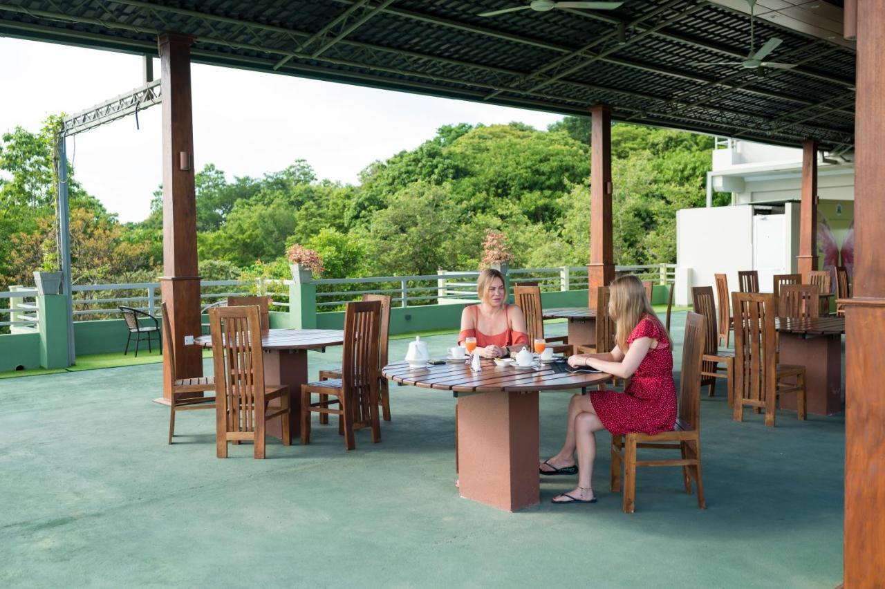 Mount Rich Rumassala Hotel อูนาวาตูนา ภายนอก รูปภาพ
