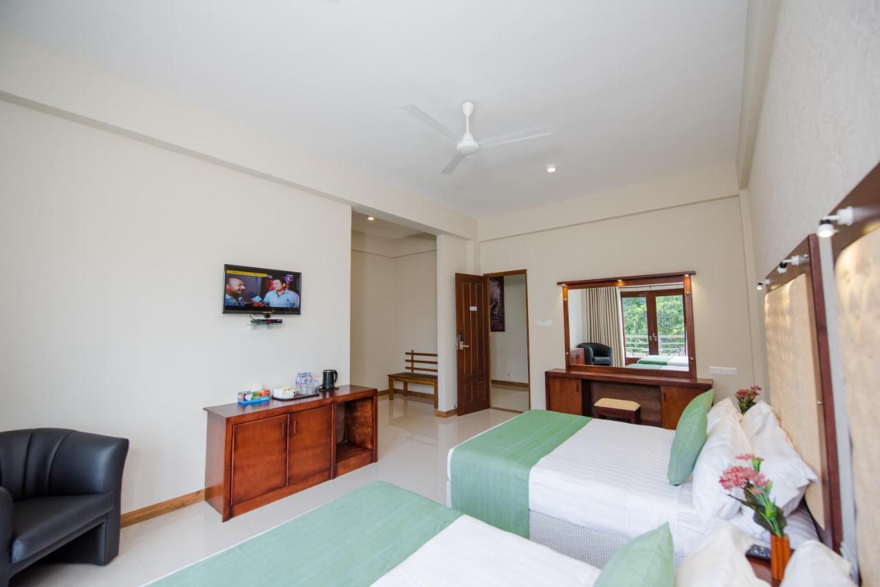 Mount Rich Rumassala Hotel อูนาวาตูนา ภายนอก รูปภาพ