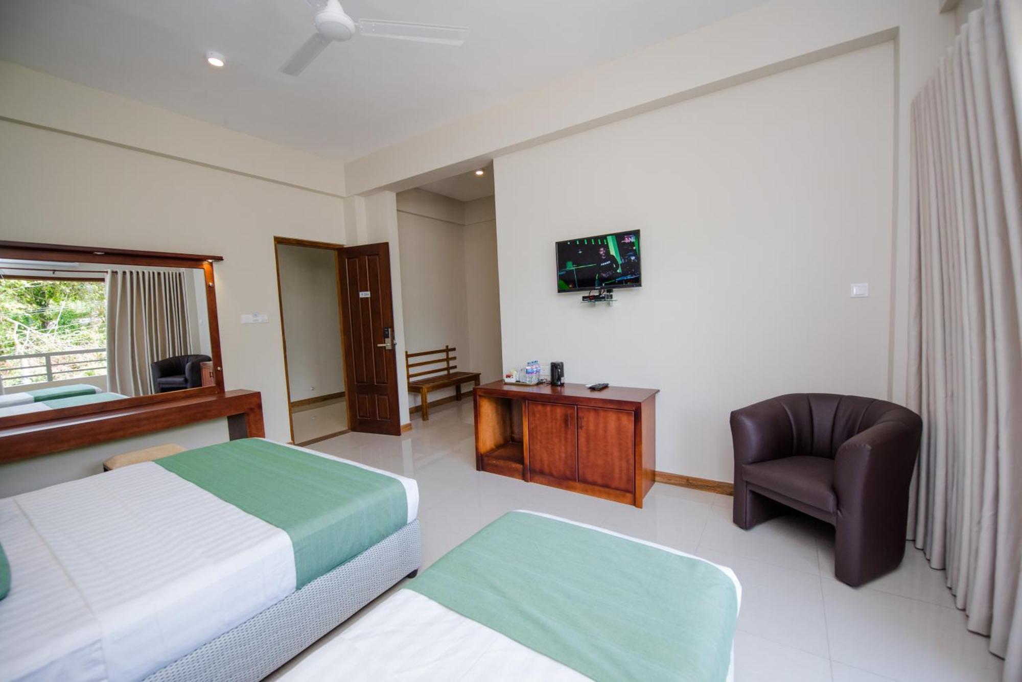 Mount Rich Rumassala Hotel อูนาวาตูนา ภายนอก รูปภาพ