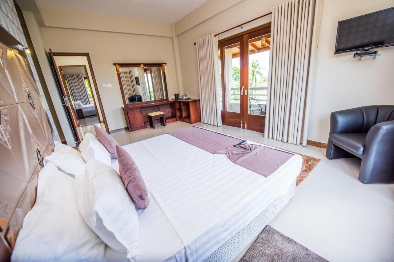 Mount Rich Rumassala Hotel อูนาวาตูนา ภายนอก รูปภาพ